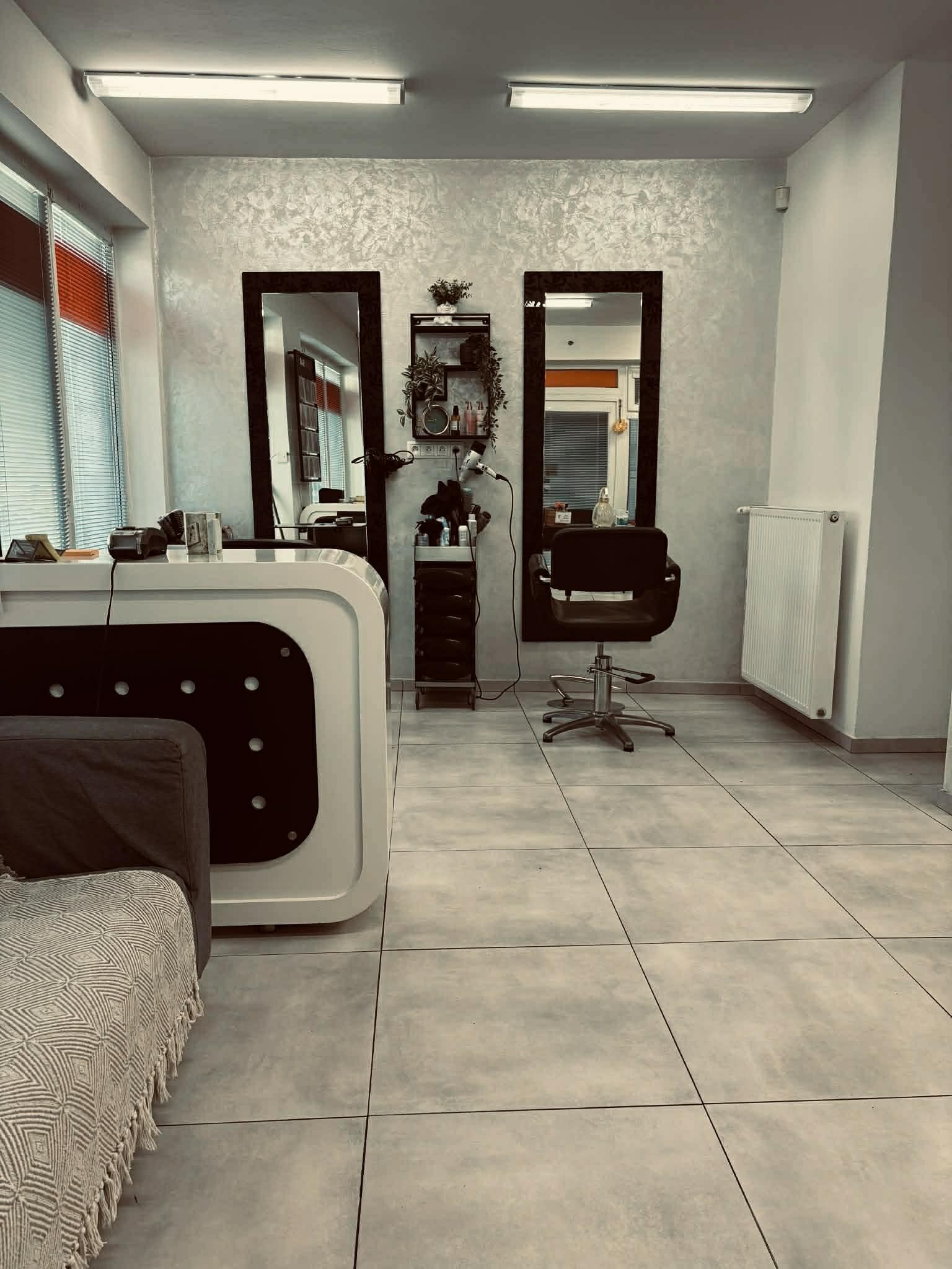 Interiér SISSY kaderníctvo v Šamoríne