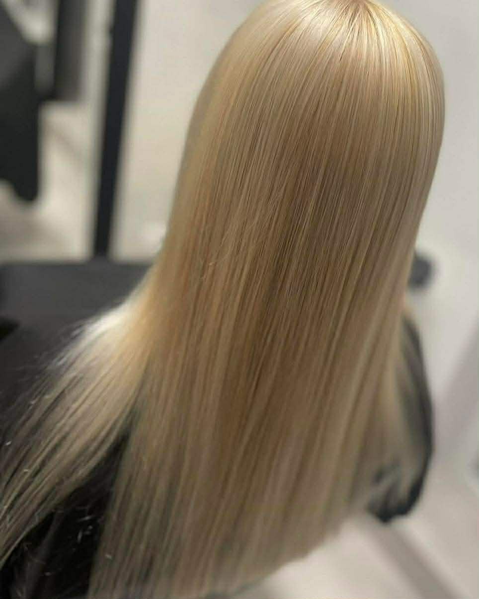 Farbenie vlasov v SISSY kaderníctvo v Šamoríne