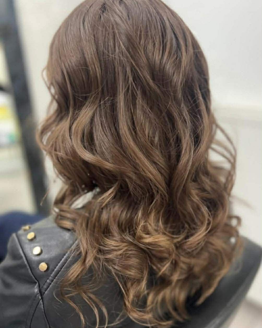 Lesklé a upravené vlasy po farbení